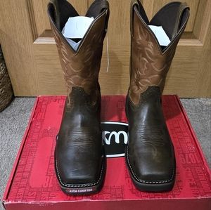 Justin boots square toe 8.5D steel toe ( new in a box)